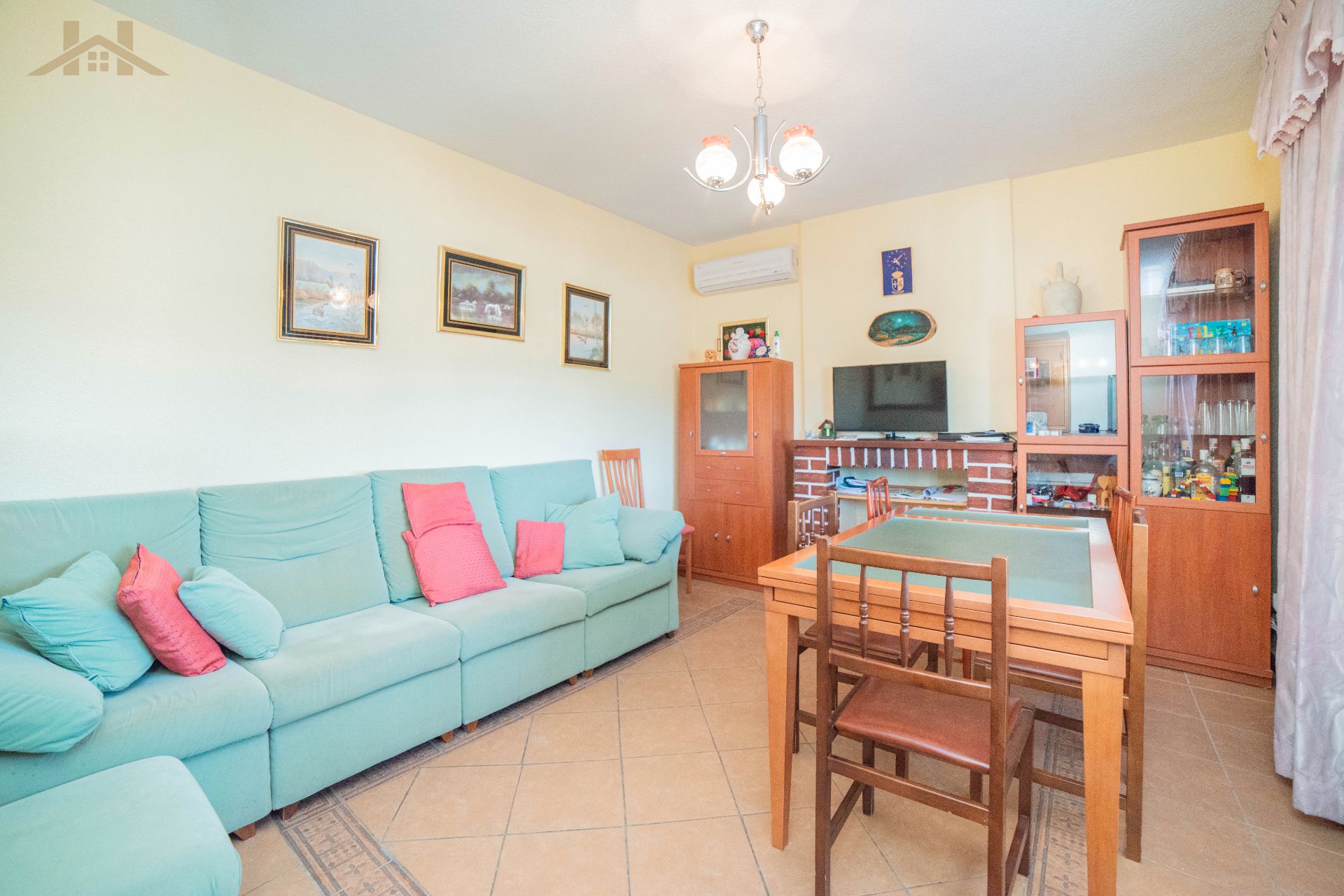 Sala d'estar de Casa o xalet en venda en Santa Cruz del Retamar amb Aire condicionat, Calefacció i Jardí privat