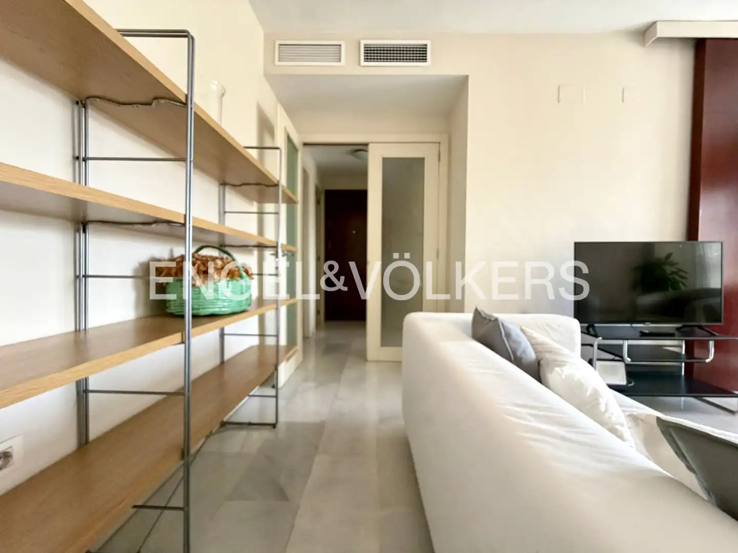 Living room of Flat for rent in Sevilla  with Air Conditioner, Heating and Storage room