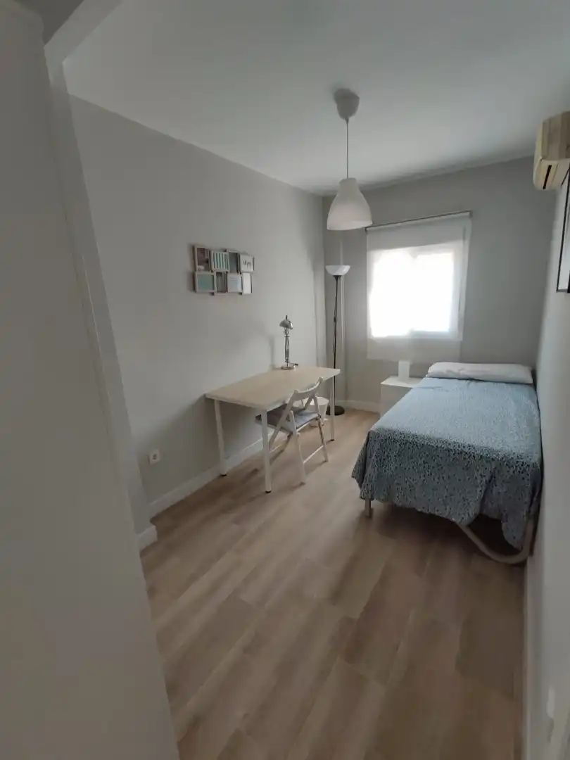 Habitación de Piso para compartir en Sevilla con Aire acondicionado, Amueblado y Horno
