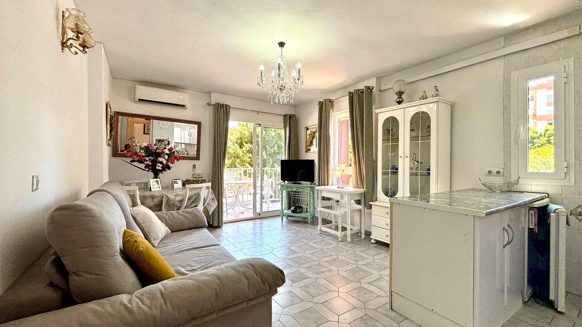 Wohnzimmer von Wohnung zum Verkauf in Benalmádena mit Klimaanlage, Heizung und Terrasse