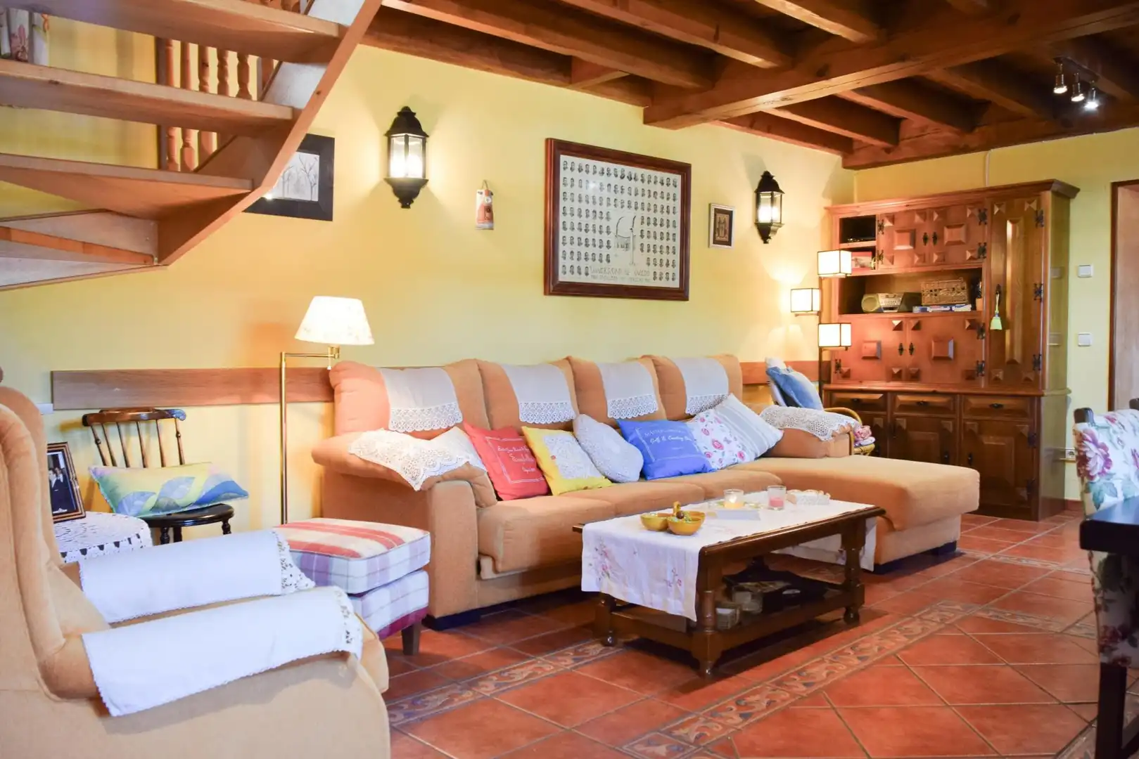 Sala d'estar de Finca rústica en venda en Riello amb Calefacció