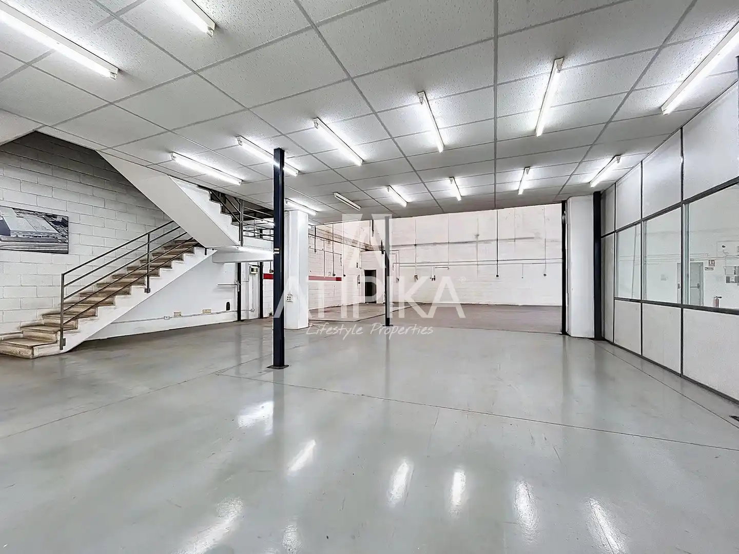 Nave industrial de alquiler en Castelldefels