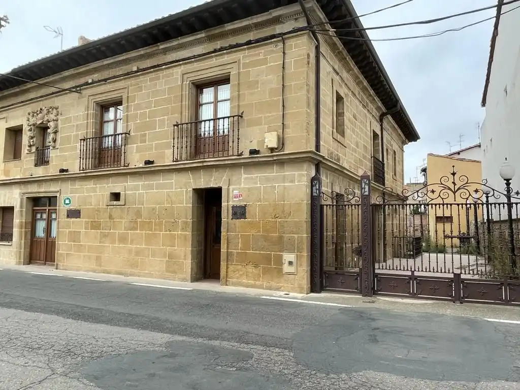 Country house zum Verkauf in Calle Mayor, Castañares de Rioja