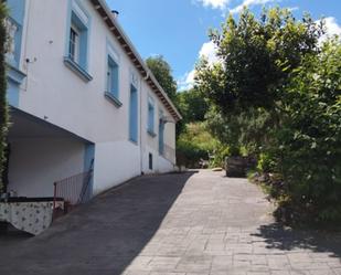 Vista exterior de Casa adosada en venda en Ourense Capital  amb Jardí privat