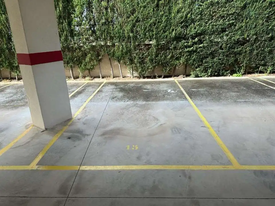 Parkplatz von Garage zum Verkauf in Piles