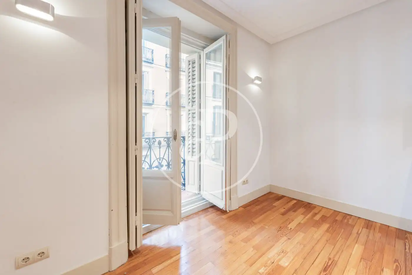 Schlafzimmer von Wohnung zur Miete in Madrid mit Klimaanlage, Heizung und Balkon
