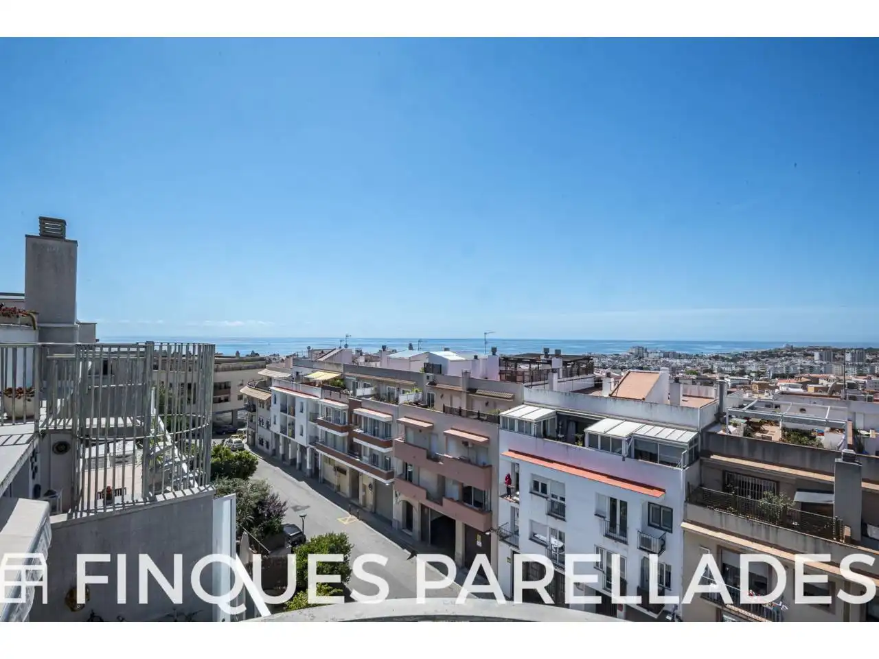 Vista exterior de Àtic en venda en Sitges amb Aire condicionat, Calefacció i Parquet