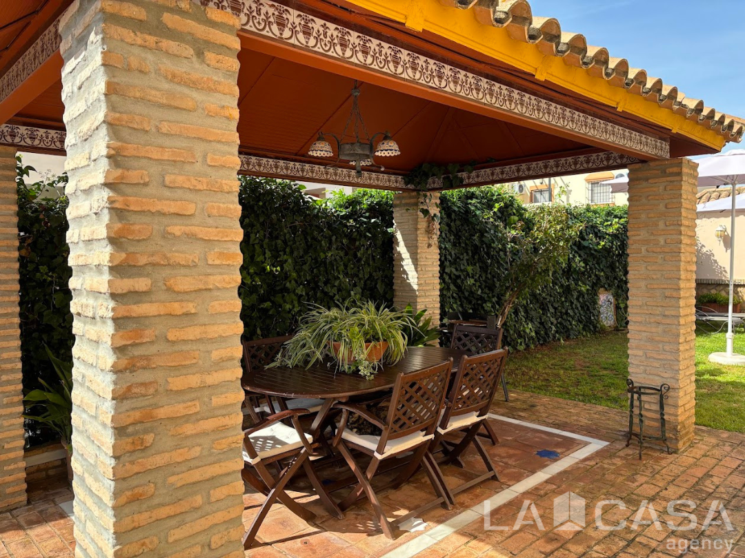 Terrassa de Casa adosada en venda en Montequinto amb Aire condicionat, Terrassa i Traster