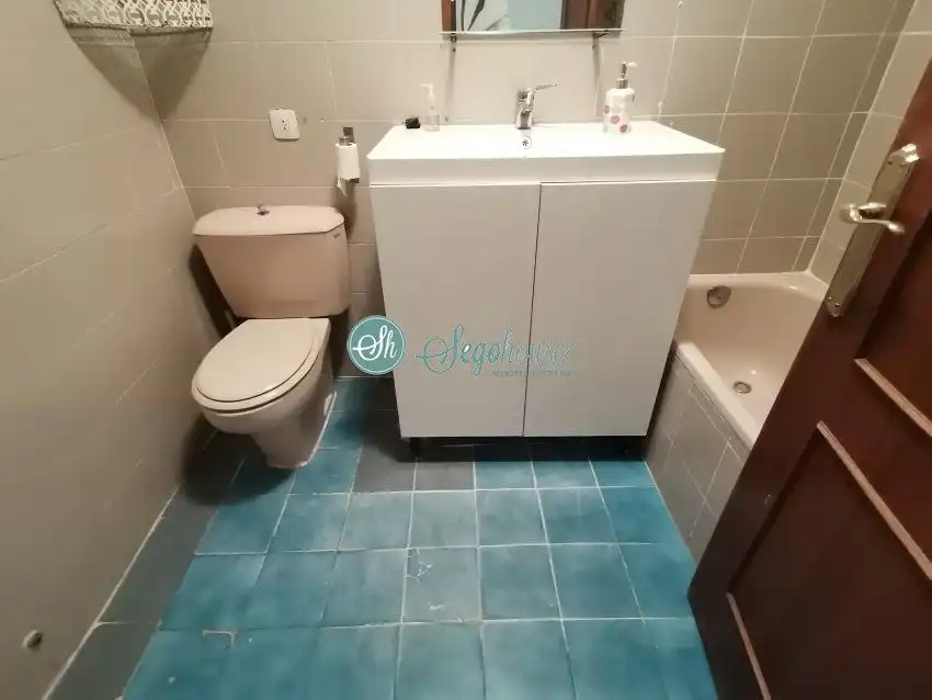 Baño de Piso en venta en Segovia con Calefacción, Parquet y Terraza