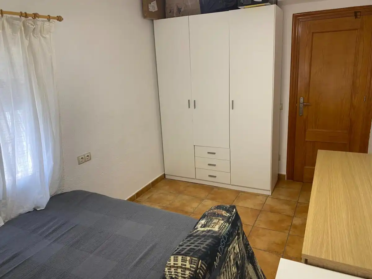 Dormitori de Apartament per a compartir en Murcia amb Aire condicionat, Calefacció i Moblat