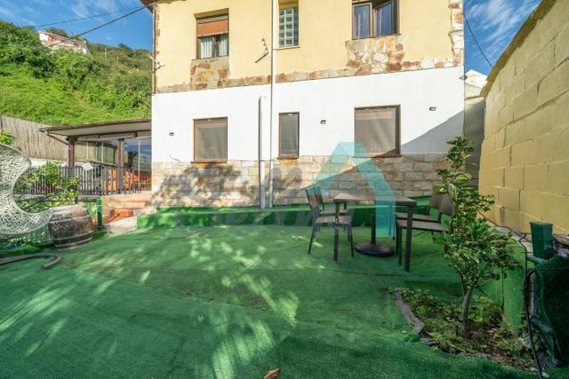 Casa-chalet en Venta en Lugar Samartino en Lena