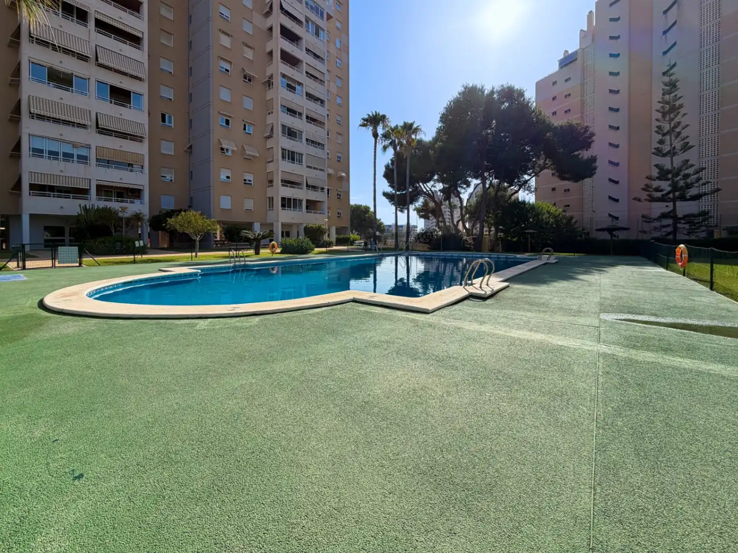 Piscina de Apartament en venda en El Campello amb Aire condicionat, Jardí privat i Traster