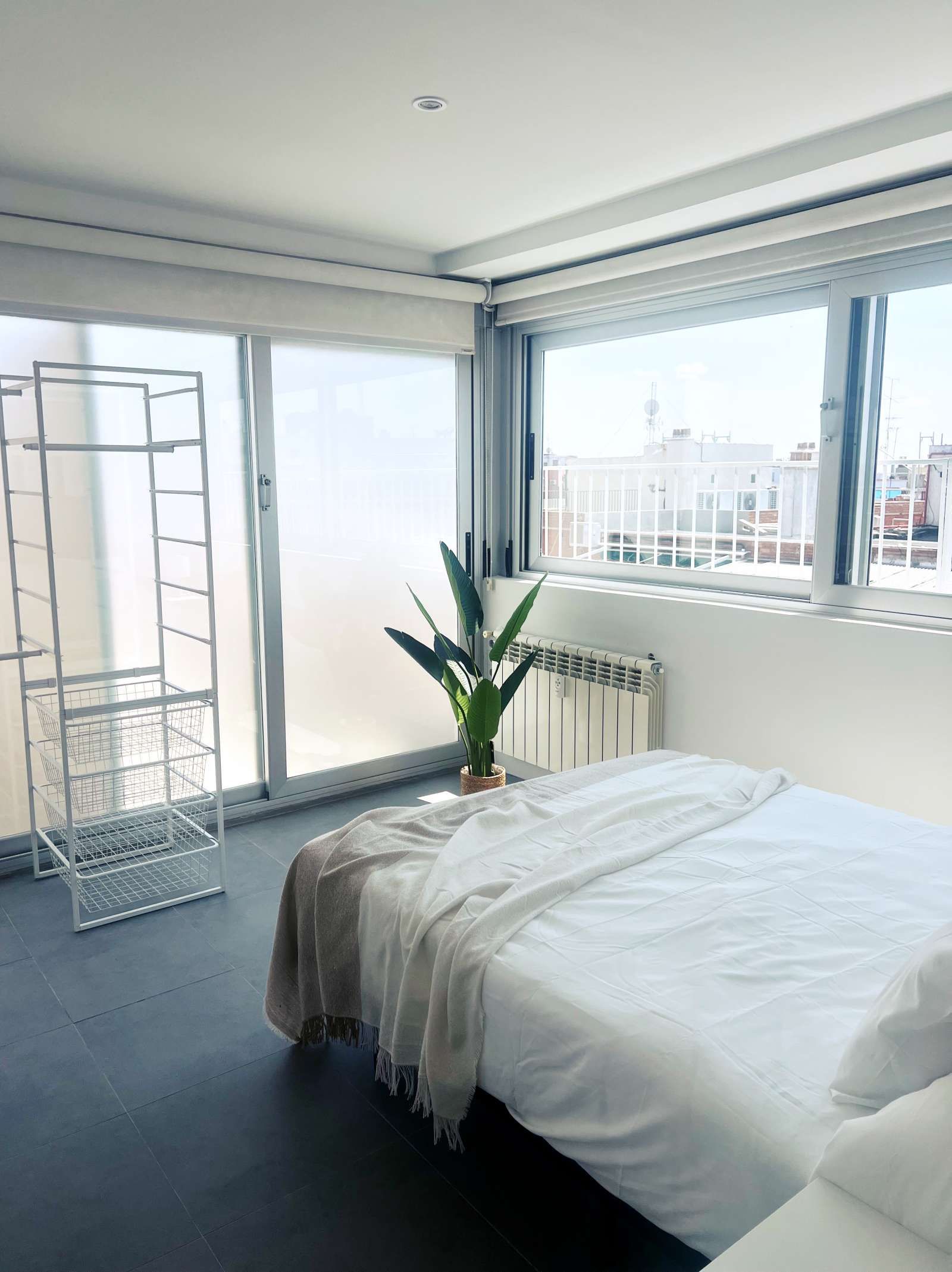 Bedroom of Flat to share in  Madrid Capital  with Air Conditioner and Terrace