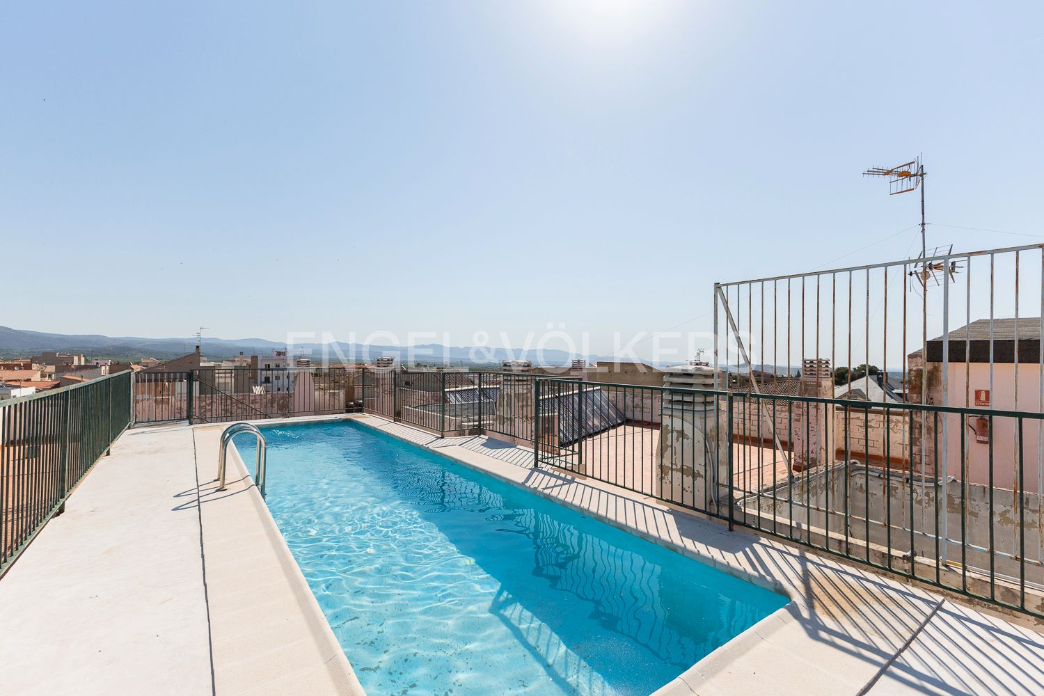 Swimming pool of Attic for sale in Casinos  with Air Conditioner, Heating and Storage room