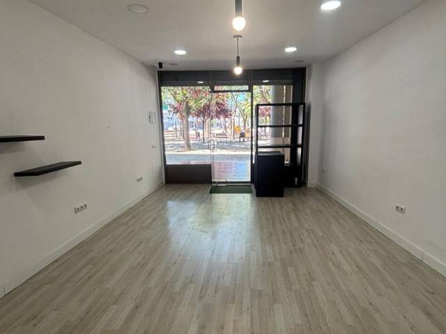 Local comercial en Alquiler en Plaça de la Rajanta, 8 en Barri del Mar