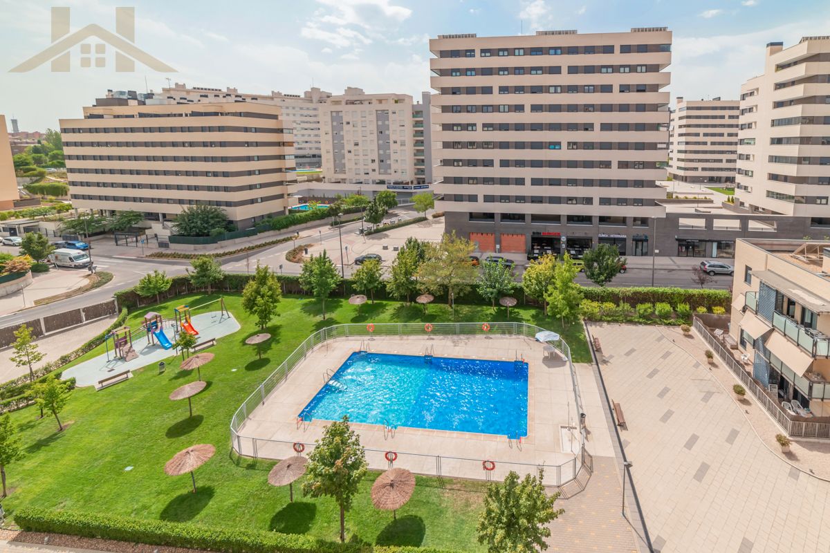 Swimming pool of Flat for sale in Tres Cantos  with Air Conditioner, Heating and Terrace