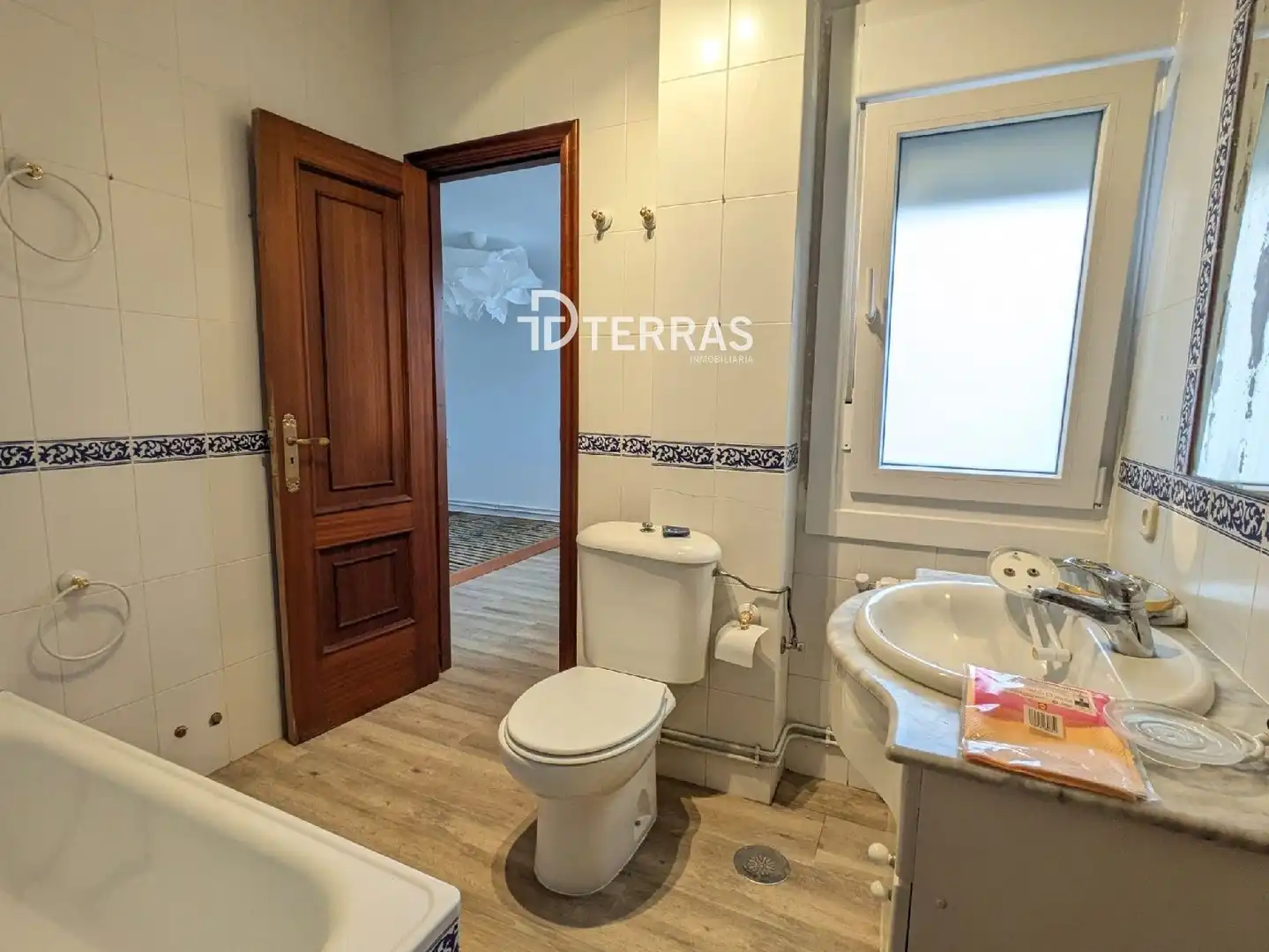 Bathroom of Flat for rent in Pontevedra Capital   with Furnished