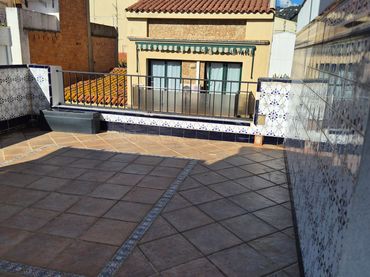 Casa amb balcó en venda a Carrer de la Bruguera