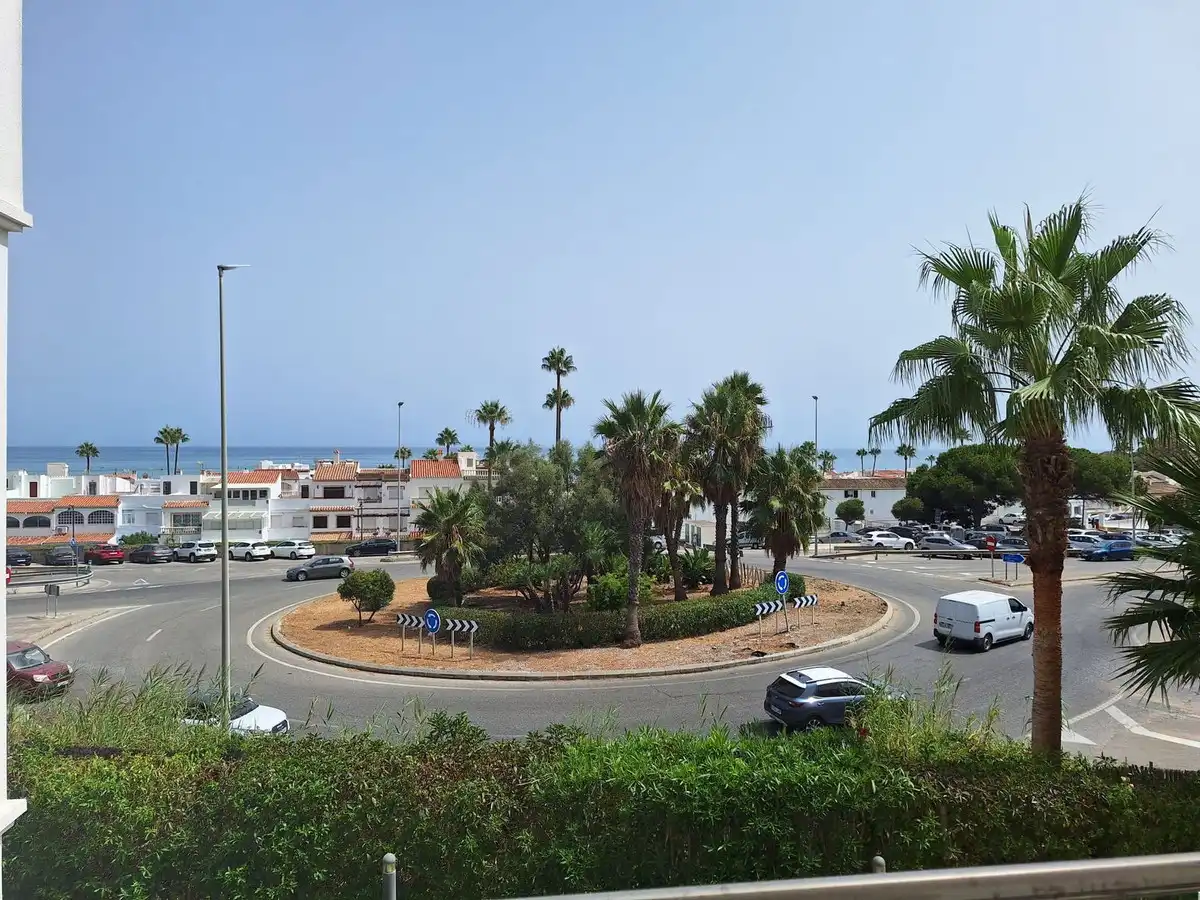 Vista exterior de Apartament en venda en Manilva amb Aire condicionat, Terrassa i Traster