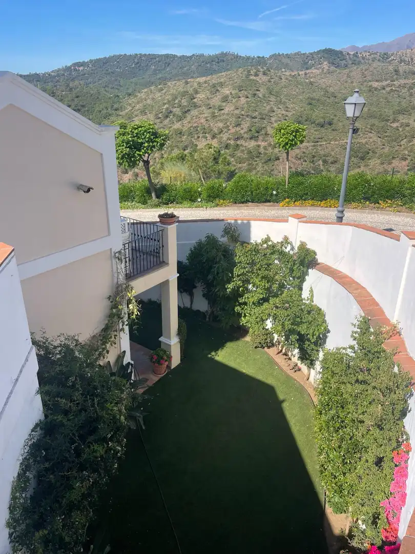 Jardín de Casa adosada en venta en Benahavís con Aire acondicionado, Jardín privado y Terraza