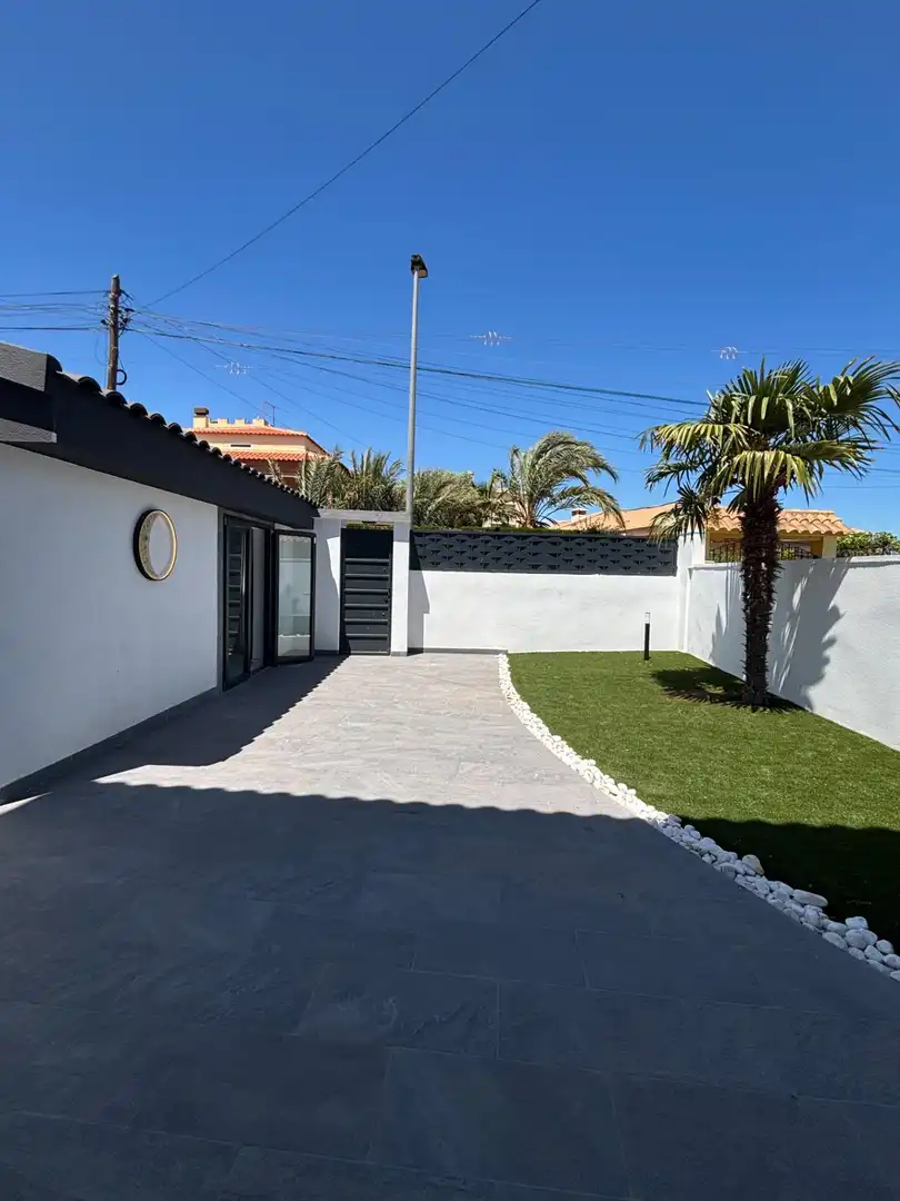 Vista exterior de Casa o chalet en venta en Cartagena con Aire acondicionado, Terraza y Piscina