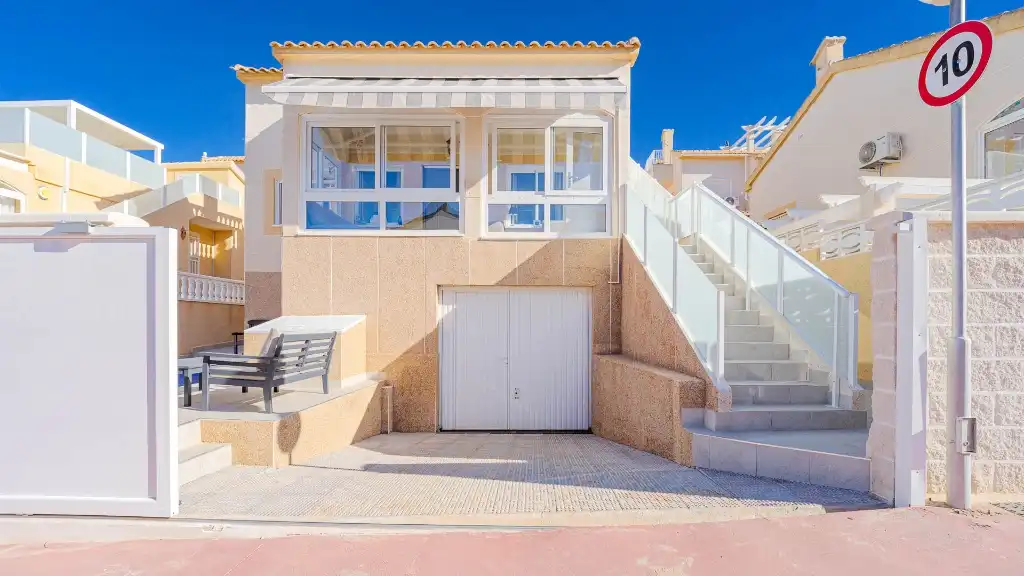 Vista exterior de Casa o chalet en venta en Rojales con Aire acondicionado y Jardín privado