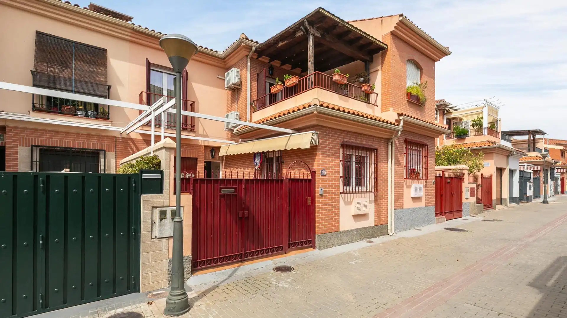 Single-family semi-detached for sale in Calle ELISA SORIANO, Angustias - Chana - Encina