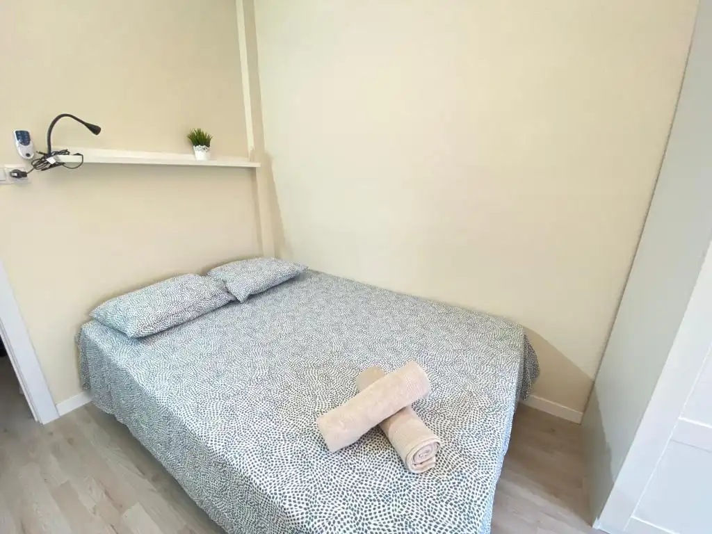 Habitación de Piso para compartir en Madrid con Calefacción, Amueblado y Horno