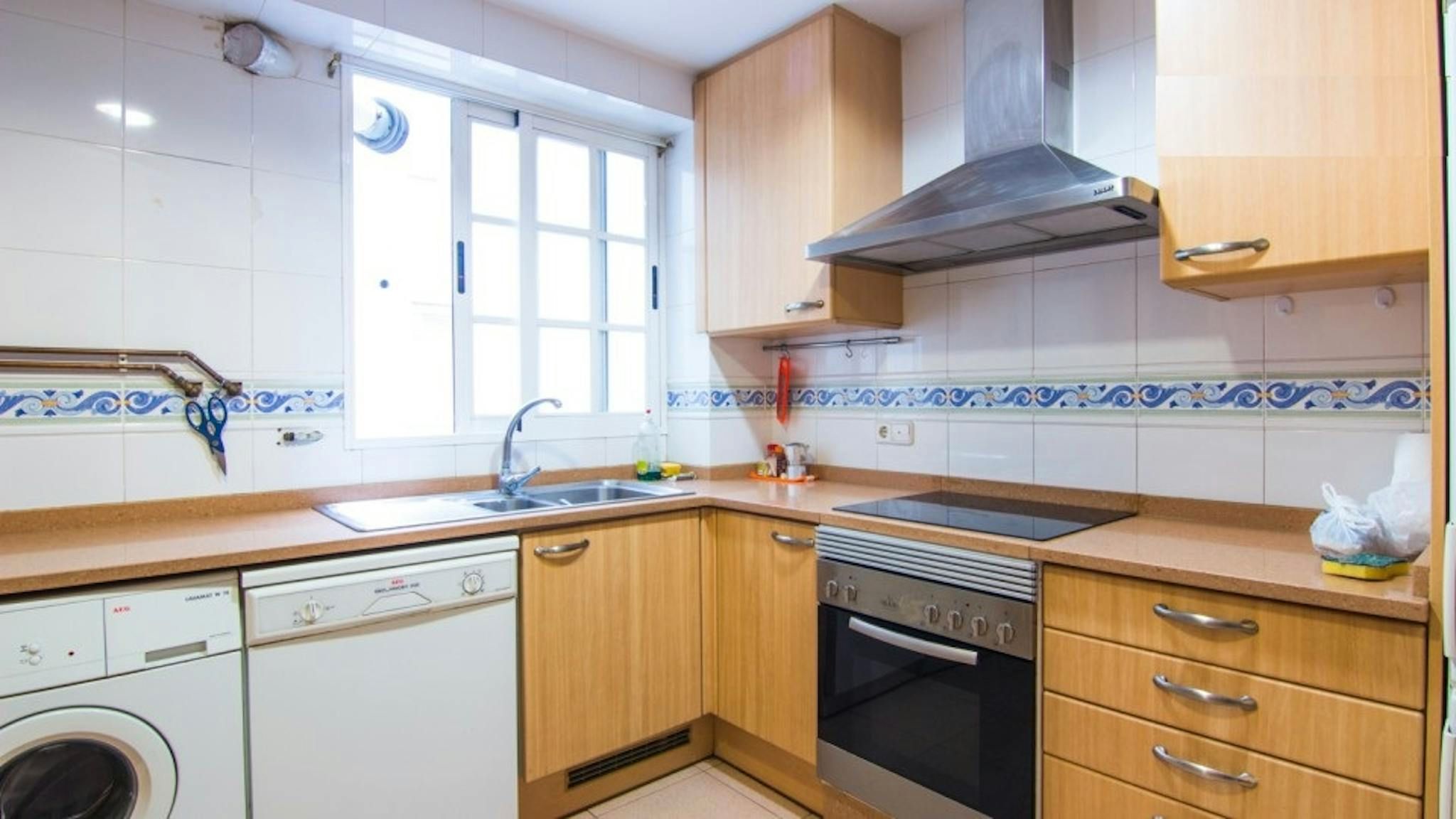 Kitchen of Flat to share in  Valencia Capital  with Heating, Furnished and Washing machine