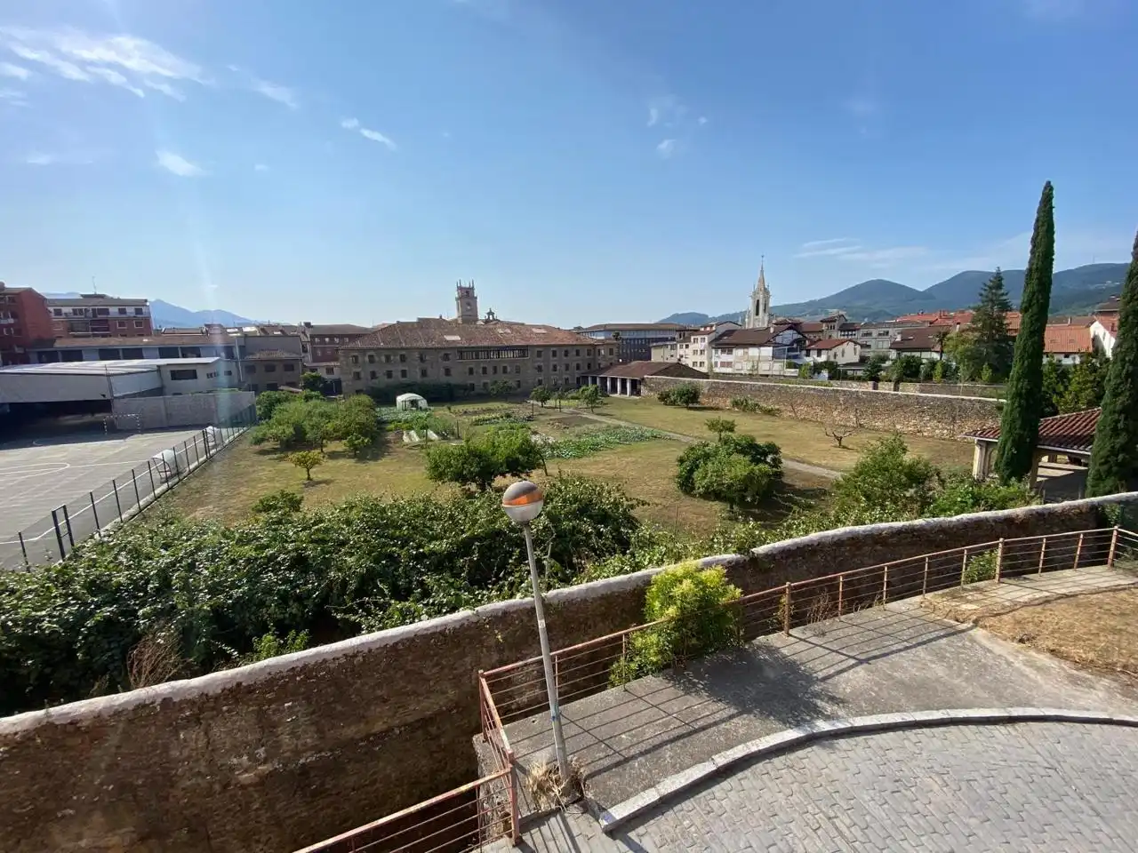 Vista exterior de Piso en venta en Durango con Calefacción y Trastero