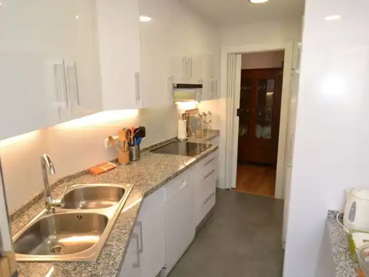 Cocina de Piso en venta en Torremolinos con Aire acondicionado, Piscina y Balcón