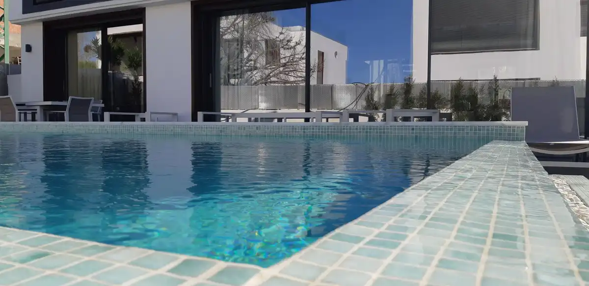 Piscina de Casa o chalet en venta en Marbella con Aire acondicionado, Jardín privado y Terraza