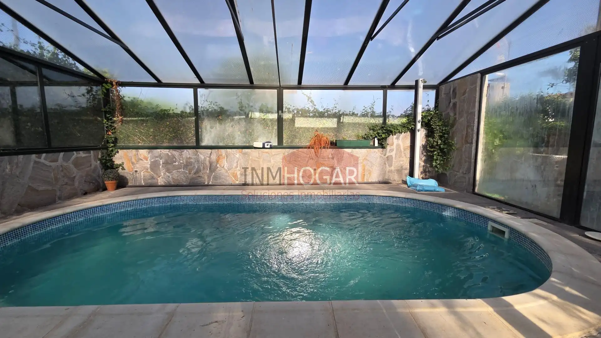 Piscina de Casa o chalet en venta en Herradón de Pinares con Calefacción, Terraza y Trastero