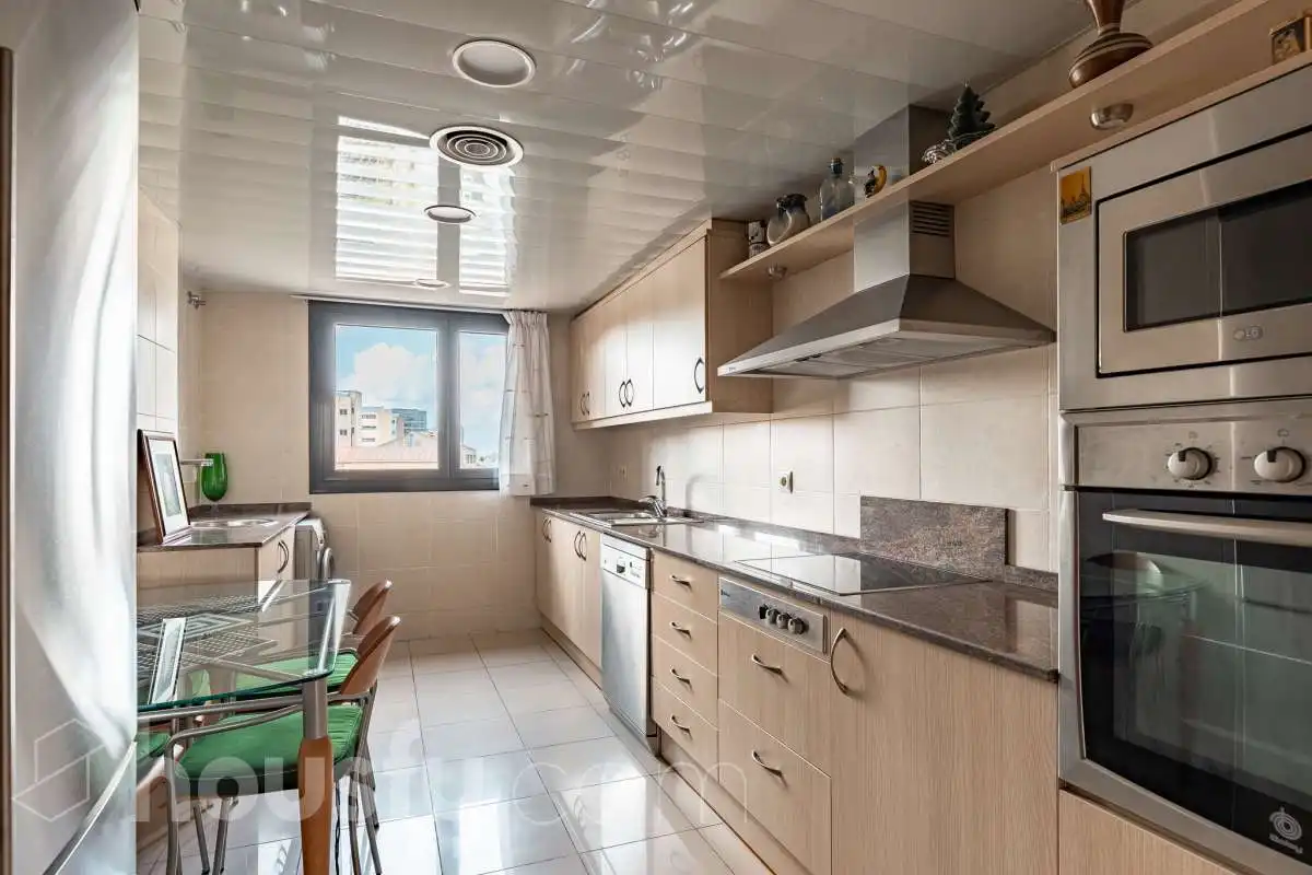 Cocina de Piso en venta en Esplugues de Llobregat con Aire acondicionado, Calefacción y Parquet
