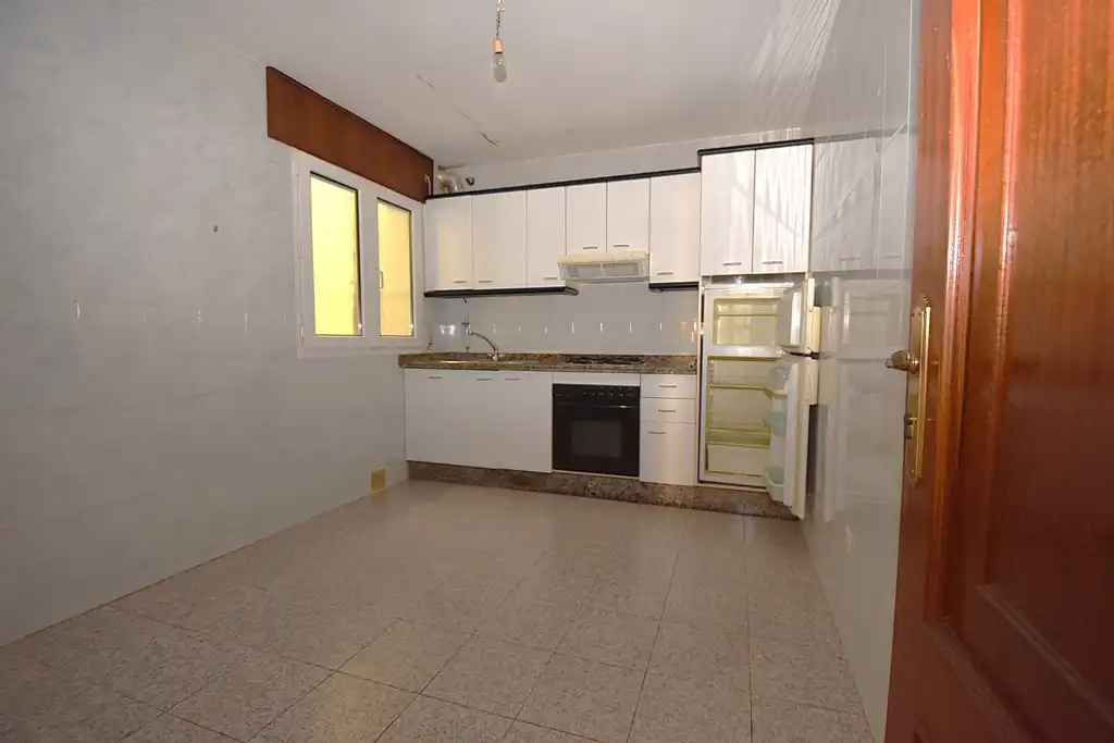 Kitchen of Flat for sale in Noia, A Coruña