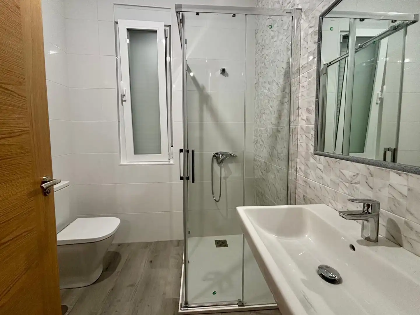 Baño de Apartamento de alquiler en Castropodame con Terraza y Amueblado