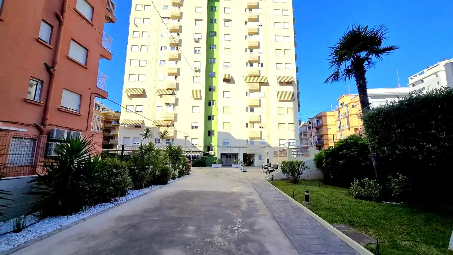 Vista exterior de Apartamento de alquiler en Gandia con Aire acondicionado, Terraza y Piscina comunitaria