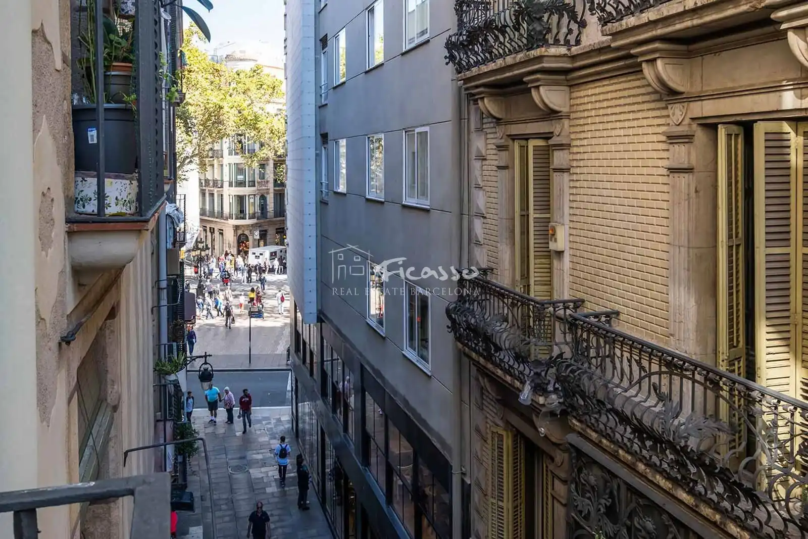 Pis de lloguer a del Bonsuccés, El Raval