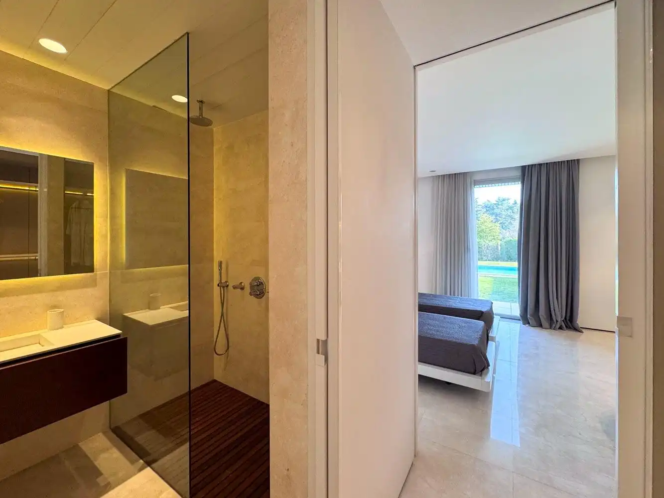 Bathroom of Houses for sale in Madrid  with Air Conditioner, Heating and Private garden