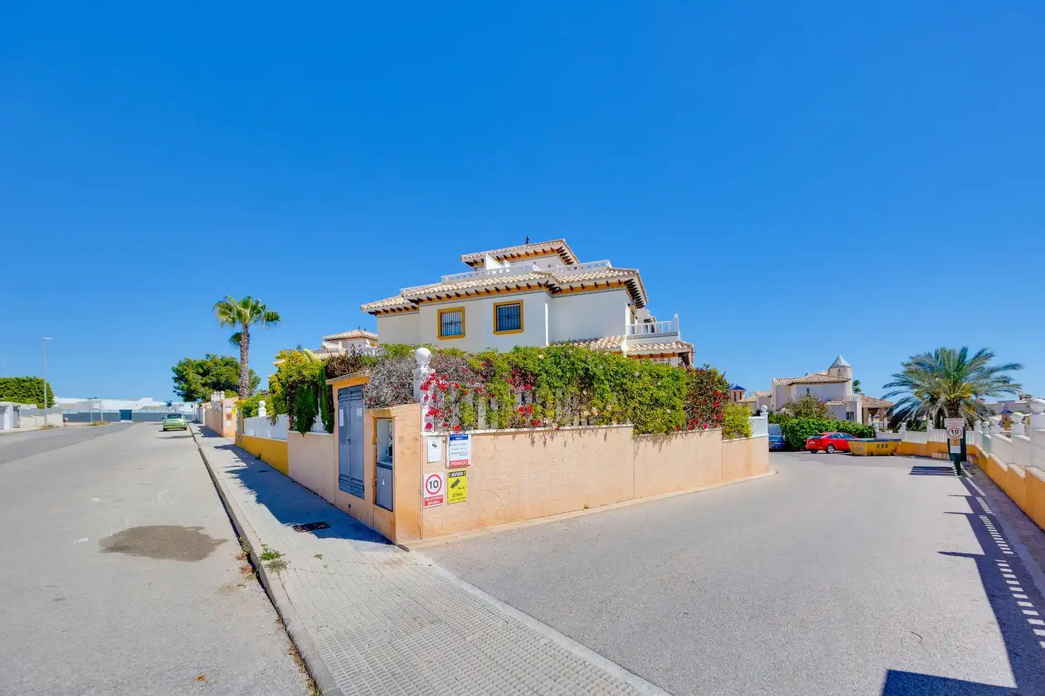 Vista exterior de Pis en venda en Orihuela amb Aire condicionat, Terrassa i Moblat