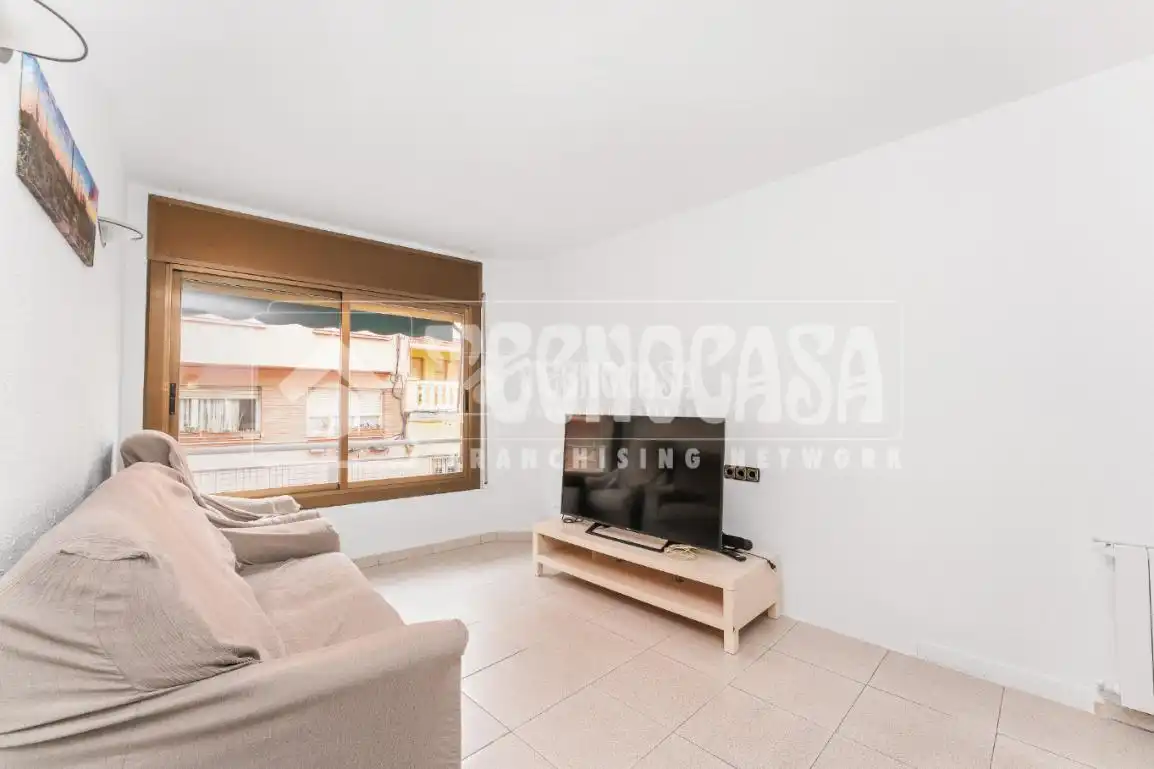 Sala d'estar de Pis en venda en Cornellà de Llobregat amb Calefacció