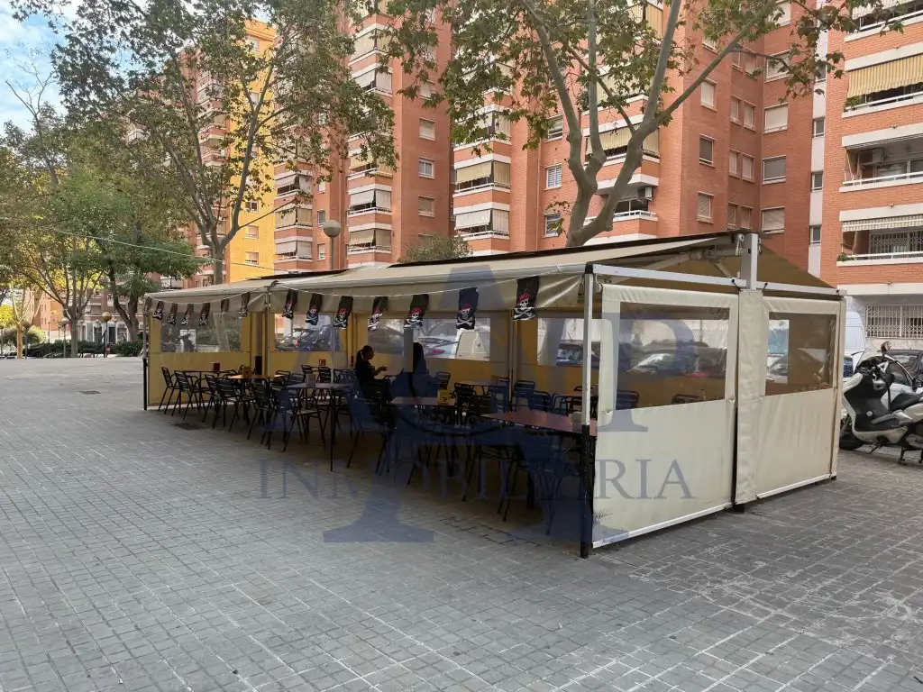 Local en traspaso en Badalona