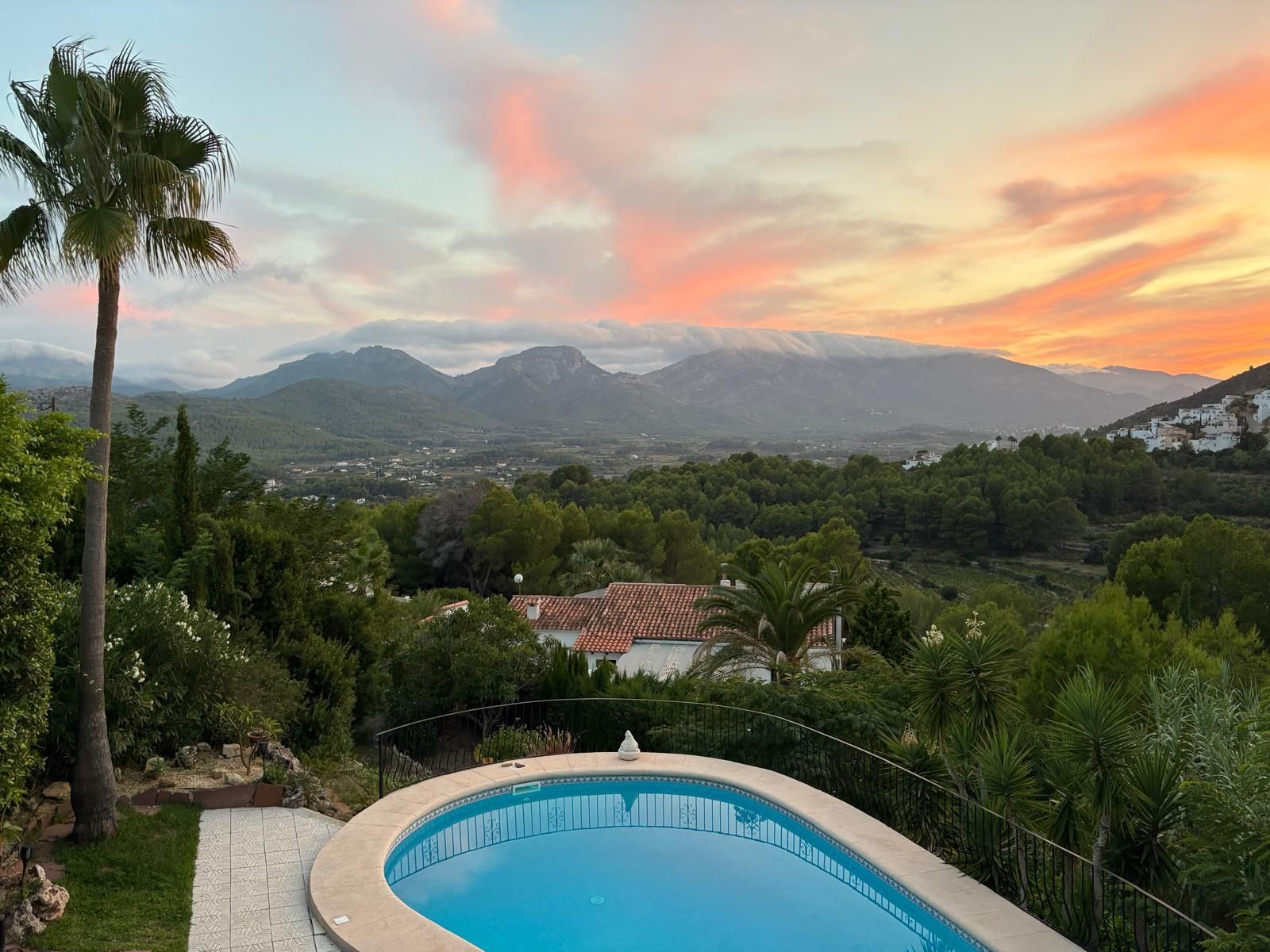 Vista exterior de Casa o xalet en venda en Xaló amb Aire condicionat, Calefacció i Jardí privat