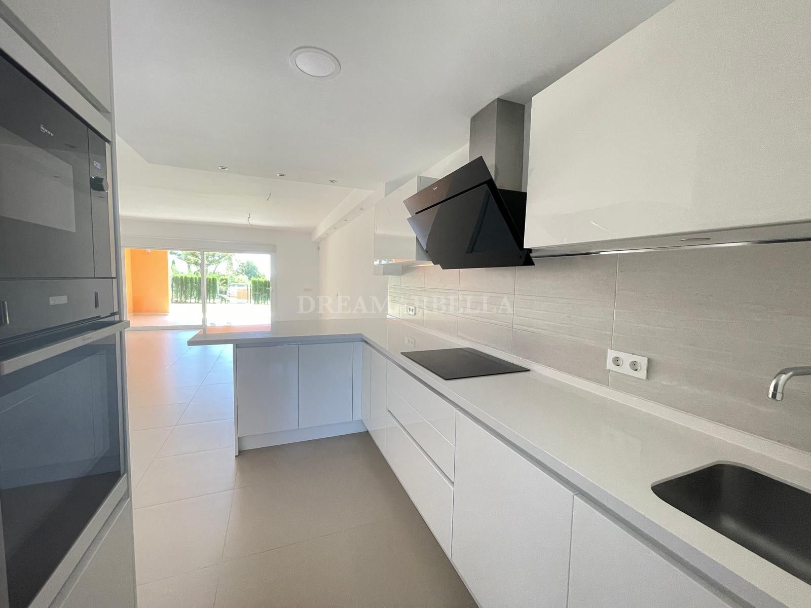 Kitchen of Single-family semi-detached for sale in Benahavís  with Air Conditioner, Private garden and Terrace