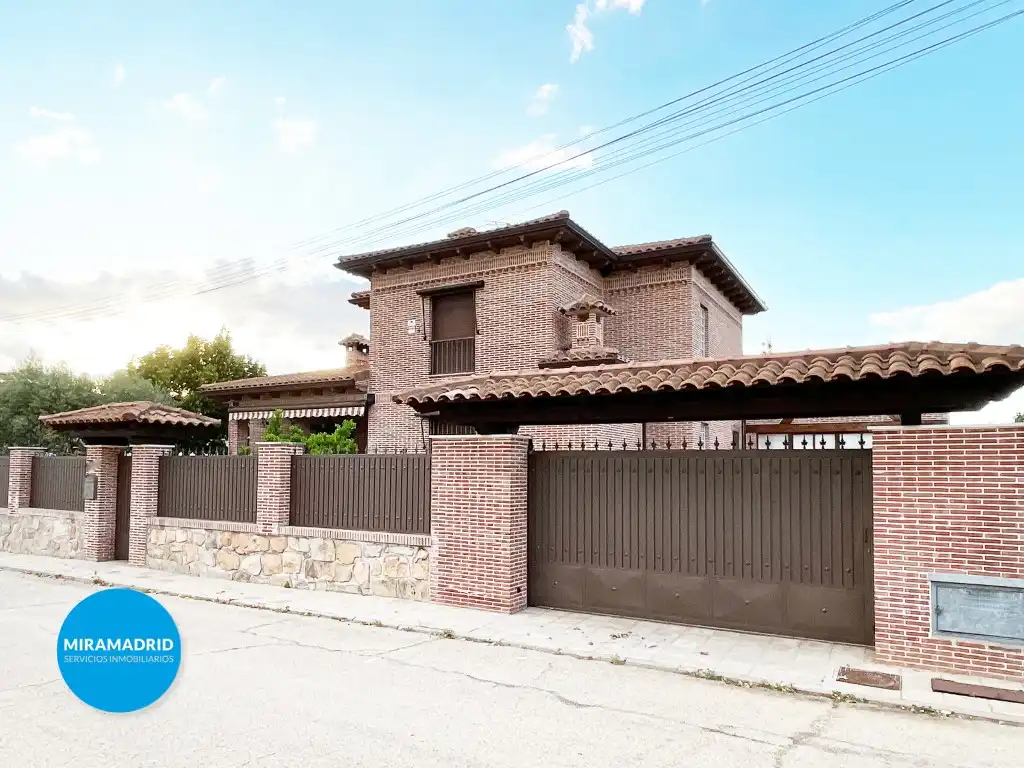 Vista exterior de Casa o chalet en venta en Torrejón del Rey con Piscina