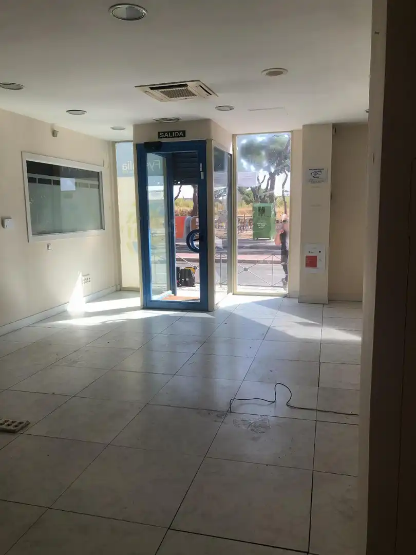 Local comercial en venda a Valderas - Los Castillos, imagen 5