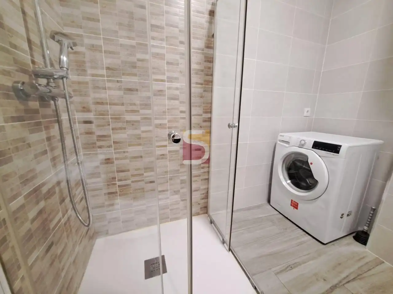 Baño de Piso de alquiler en San Cibrao das Viñas con Calefacción y Amueblado