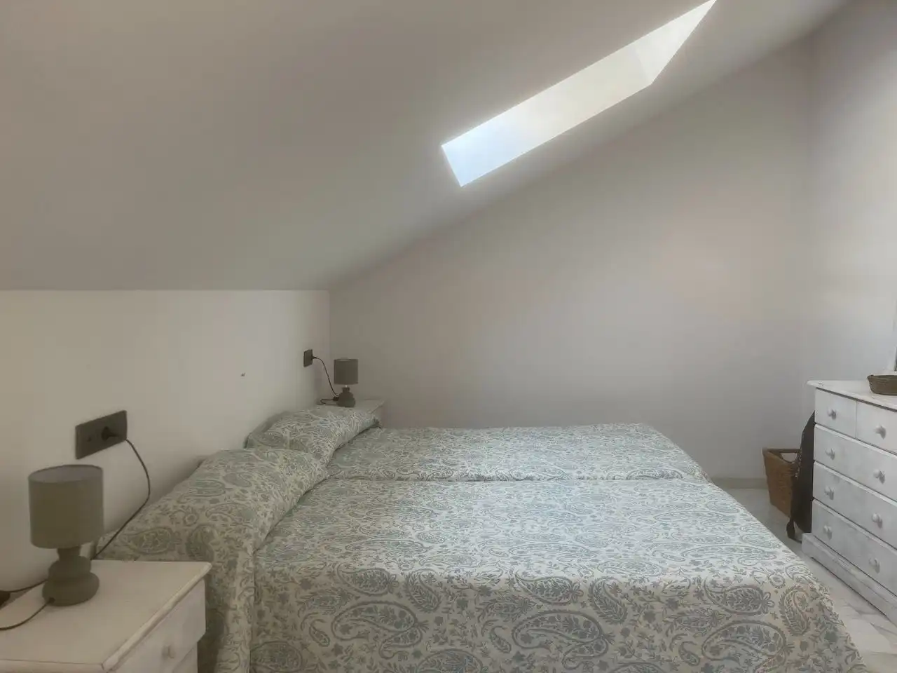 Habitación de Ático de alquiler en Vélez-Málaga con Aire acondicionado y Calefacción