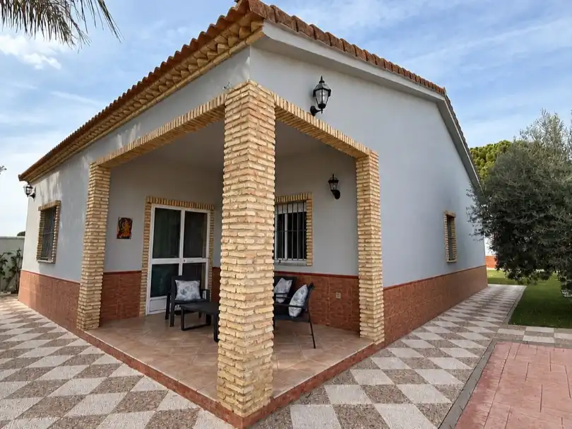 Vista exterior de Casa o chalet en venta en Arahal, Sevilla