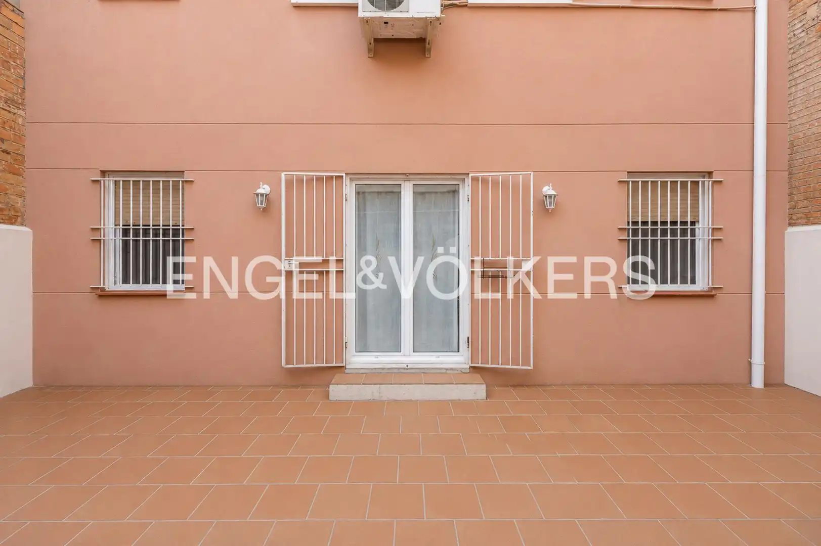 Exterior view of Ground floor for sale in Barcelona  with Heating, Parquet flooring and Terrace